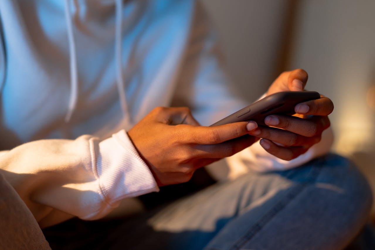 Watch out for AI income scam texts
